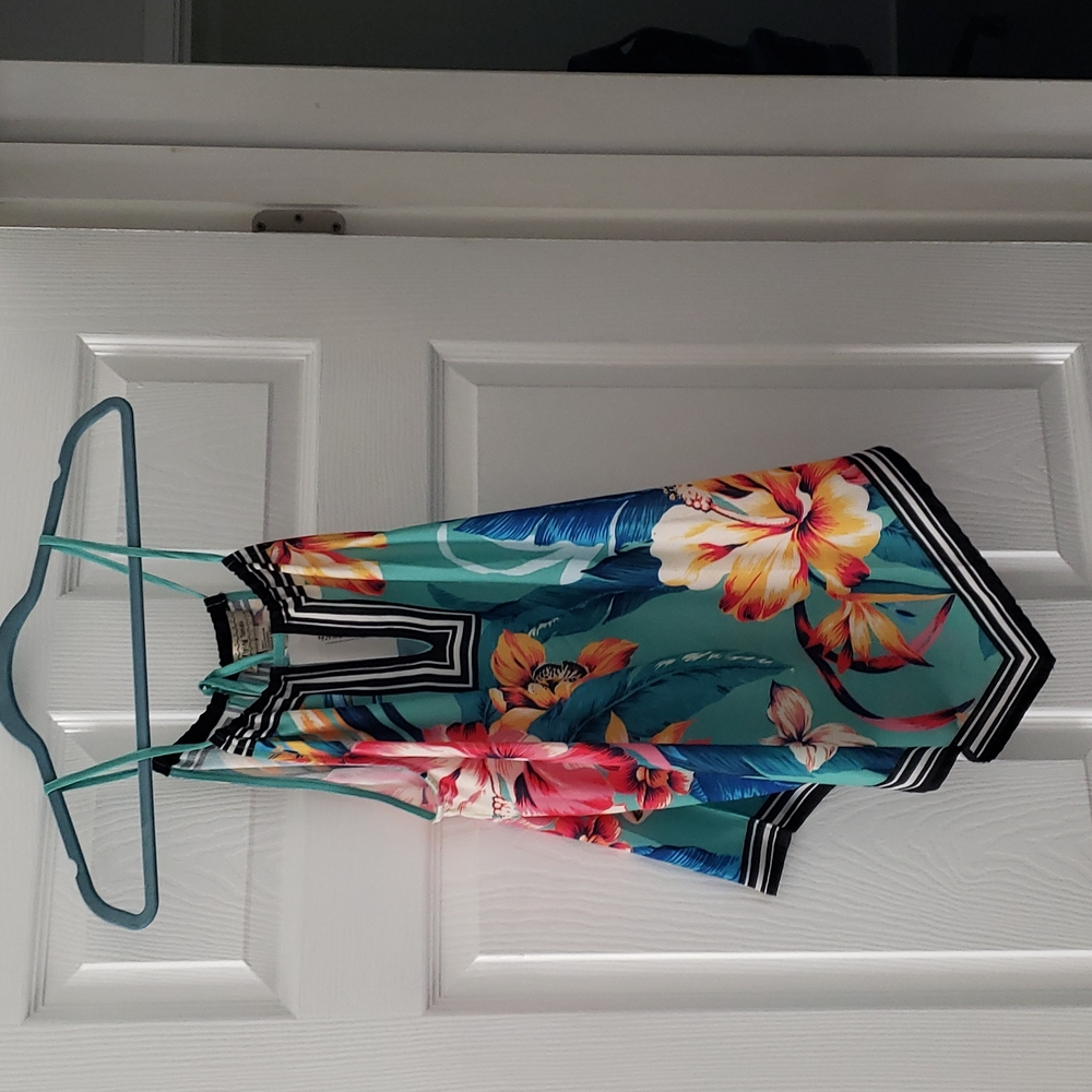 Pink Lily floral tank size small